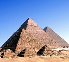 Será que havia pessoas suficientes para construir as pirâmides? 495